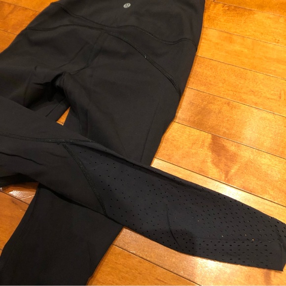 Lululemon super cute black leggings - Picture 4 of 4